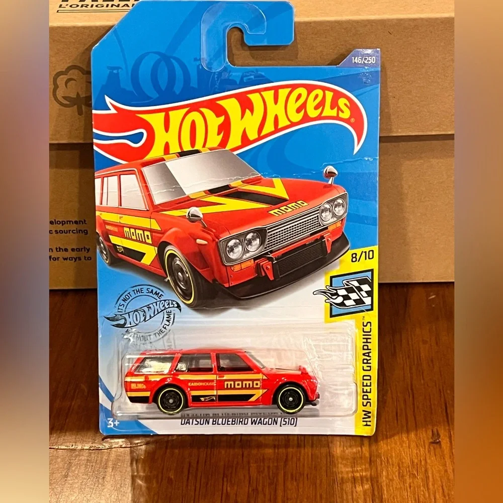 Hot Wheels Diecast Toy Car Datsun Bluebird Wagon 510 Momo Speed Graphics